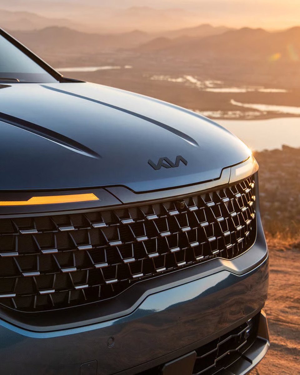 BLAutoGroup's tweet image. Check out the dramatic exterior details of the 2026 Kia Carnival MPV — from the bold grille and sleek lines to the standout tail‑lights.

What’s the first detail you’d show off?