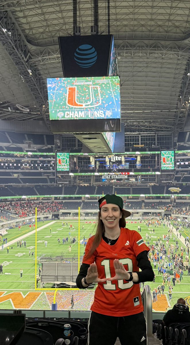 Melissa (Hoodie Girl) tweet media