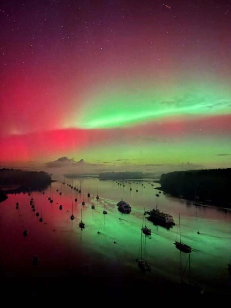 infoccitanie's tweet photo. Splendides aurores boréales du côté de la Bretagne cette nuit ! 😱😍

📸 Marie Henvel via Météo Bretagne #aurore #auroresboreales #auroreboreale #bretagne https://t.co/j4BjOw71sn
