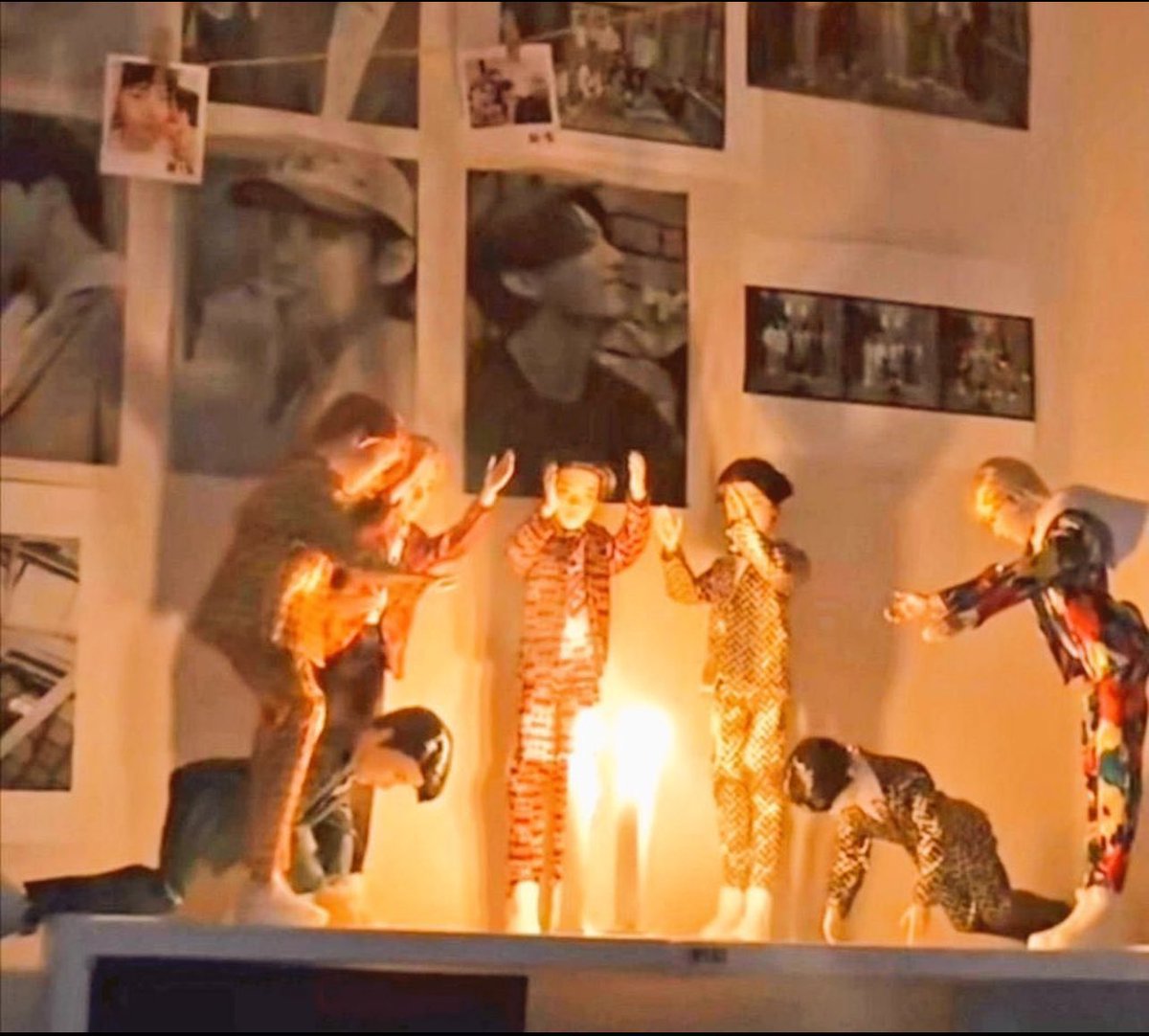 PsychoAssDreaw's tweet photo. MANIFESTING TICKETS TO SEE BTS 🕯️🕯️🕯️✨✨ https://t.co/qNQ9X34EVV