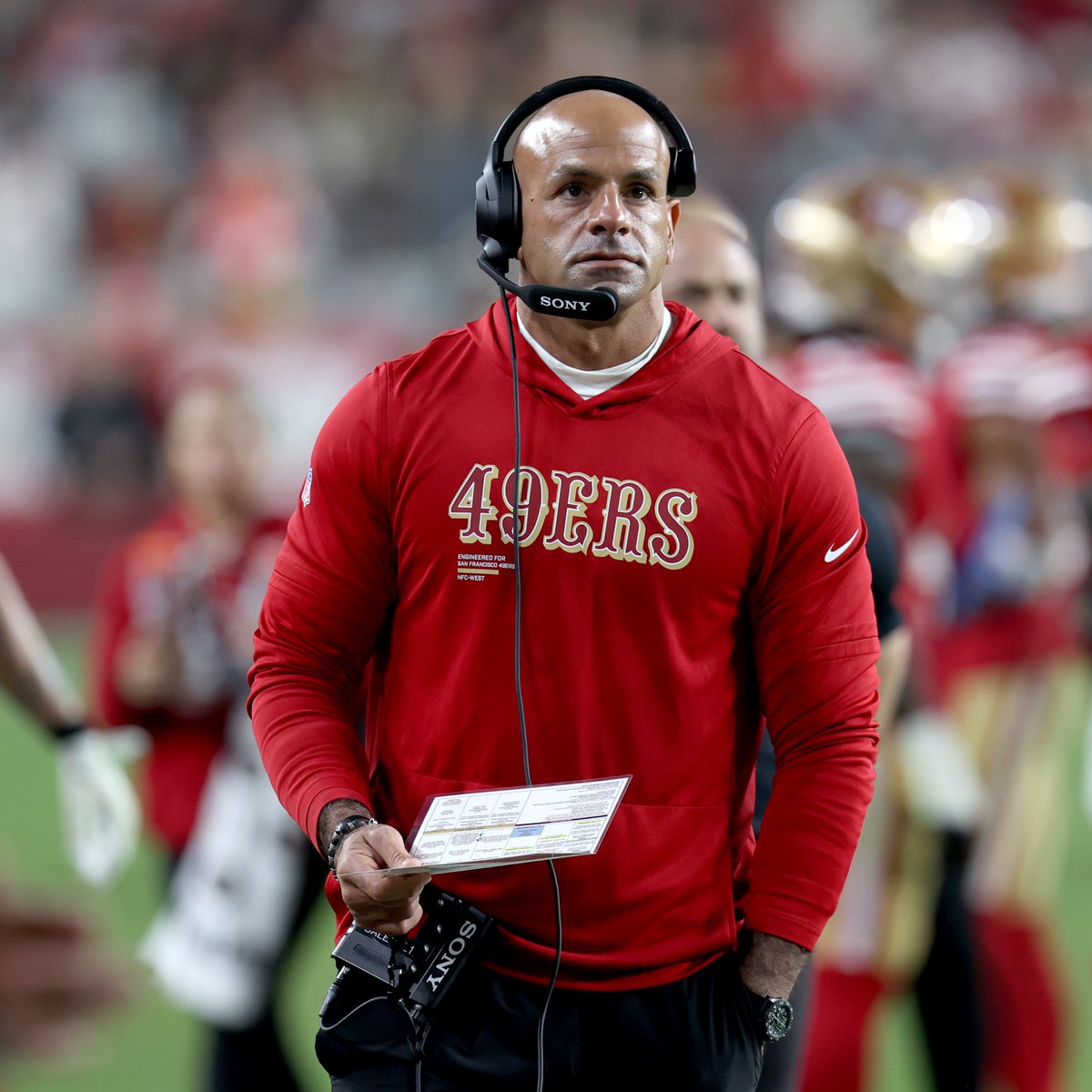 BleacherReport's tweet photo. Titans are "set to hire" 49ers DC Robert Saleh as their next HC, per @RapSheet, @MikeGarafolo, @TomPelissero 

New era in Tennessee ⚔️ https://t.co/oeisaHPBS2