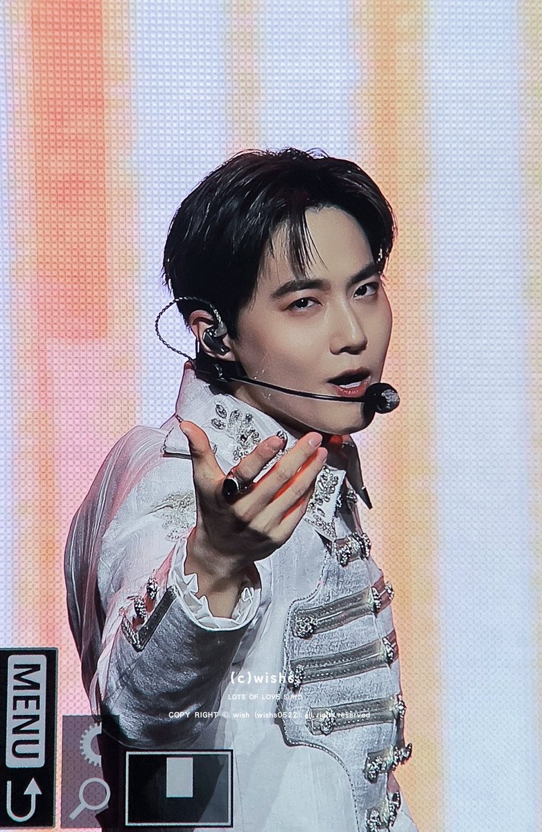 aquaticsPH's tweet photo. 260119 EXO REVERXE Showcase (cr: wishs) #준면 #수호 #EXO_Crown https://t.co/a8vznUbnUQ