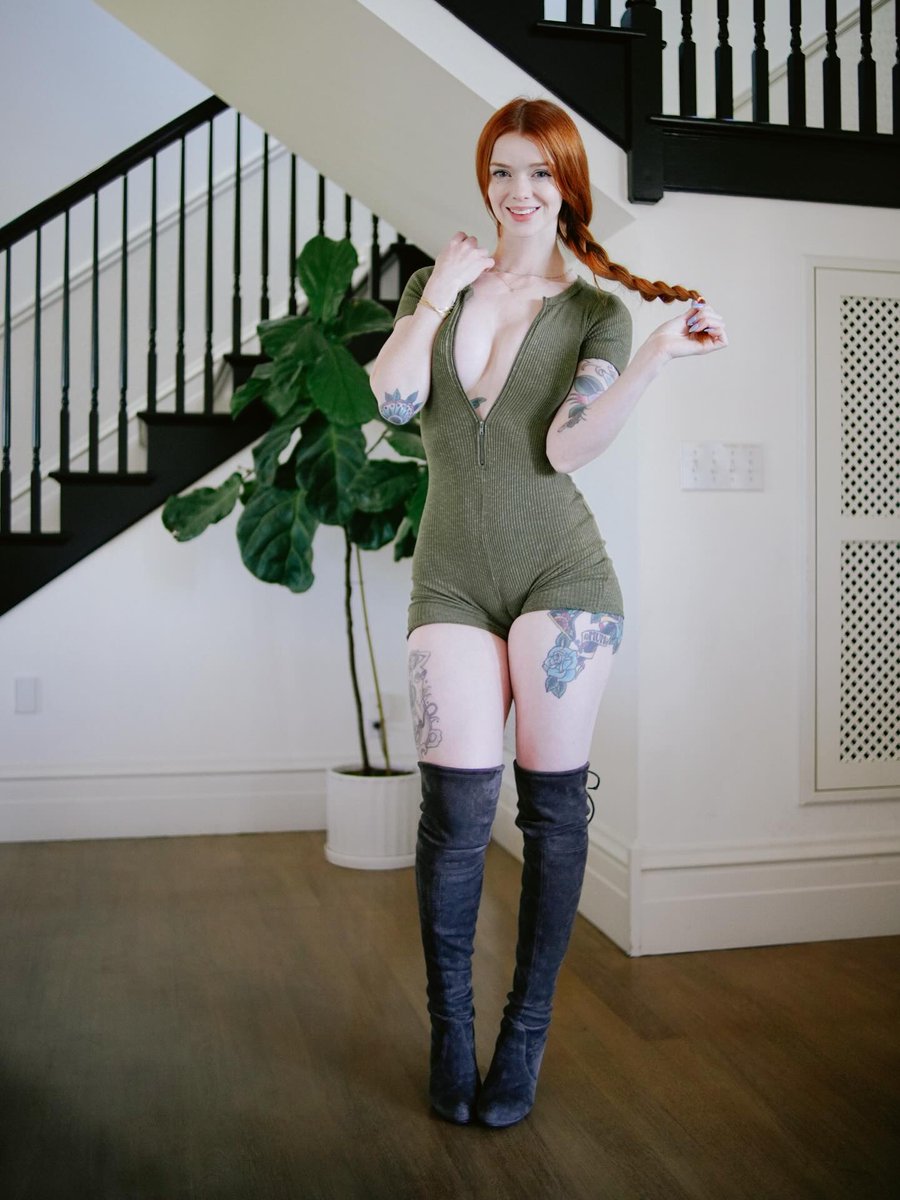 Weejulietots tweet media