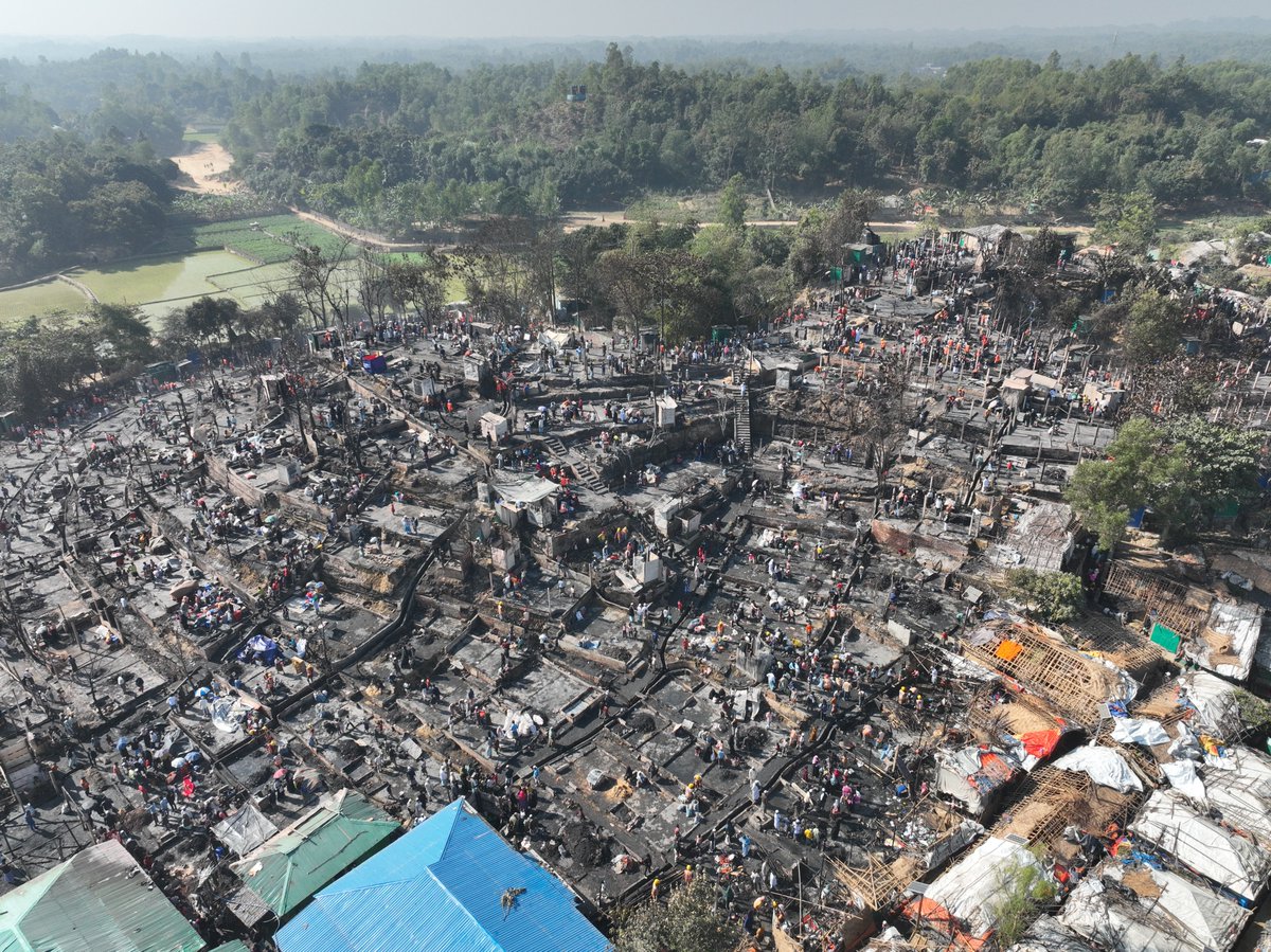 IOMBangladesh's tweet image. 🔥 A devastating fire broke out early today in a #Rohingya camp in Cox's Bazar 🇧🇩, damaging 500+ shelters &amp;amp; camp-based facilities.

🙏 #Refugee volunteers + 🇧🇩 Fire Brigade contained the fire after several hours. IOM teams are on the ground responding to urgent needs.