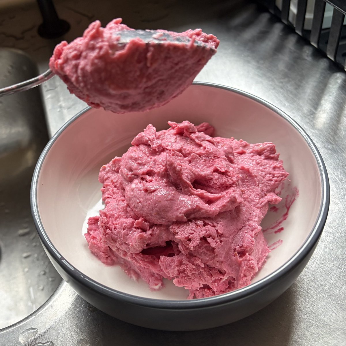 💬 clementine tweet media