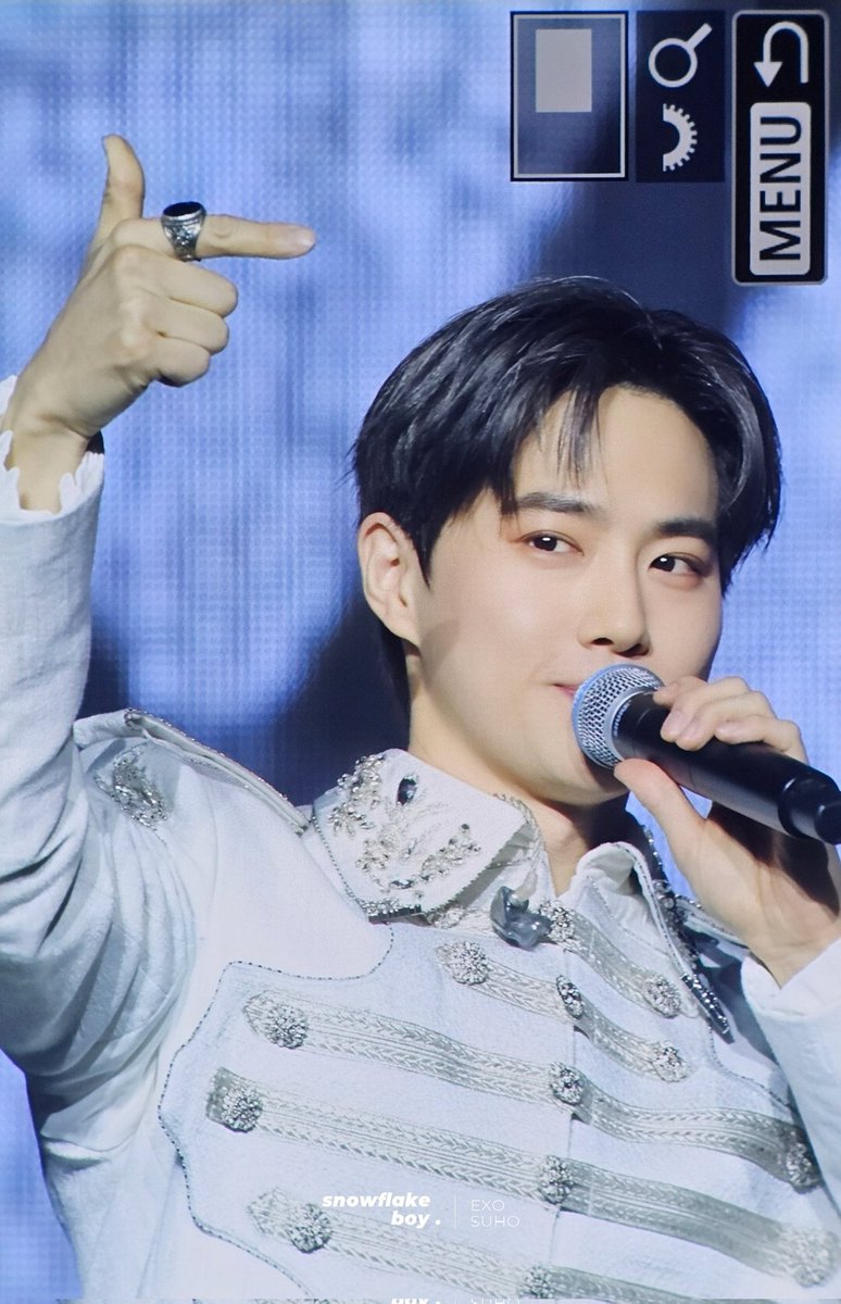 aquaticsPH's tweet photo. 260119 EXO REVERXE Showcase (cr: snowflake_boy) #준면 #수호 #EXO_Crown https://t.co/Ges5sDsc6w