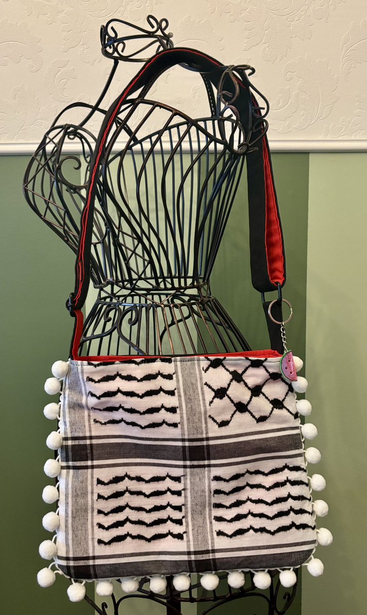 AgoEFiloStudio's tweet photo. The LouLou “Free Palestine!” Handbag

Materials, dimensions &amp; full description are below in the thread.

Starting bid is $40. 
Please add your bids here &amp; reply to the most recent bid to so that we have an easy to follow thread of bids.

Auction will go until 23/02/26. https://t.co/mvcp7lRPns