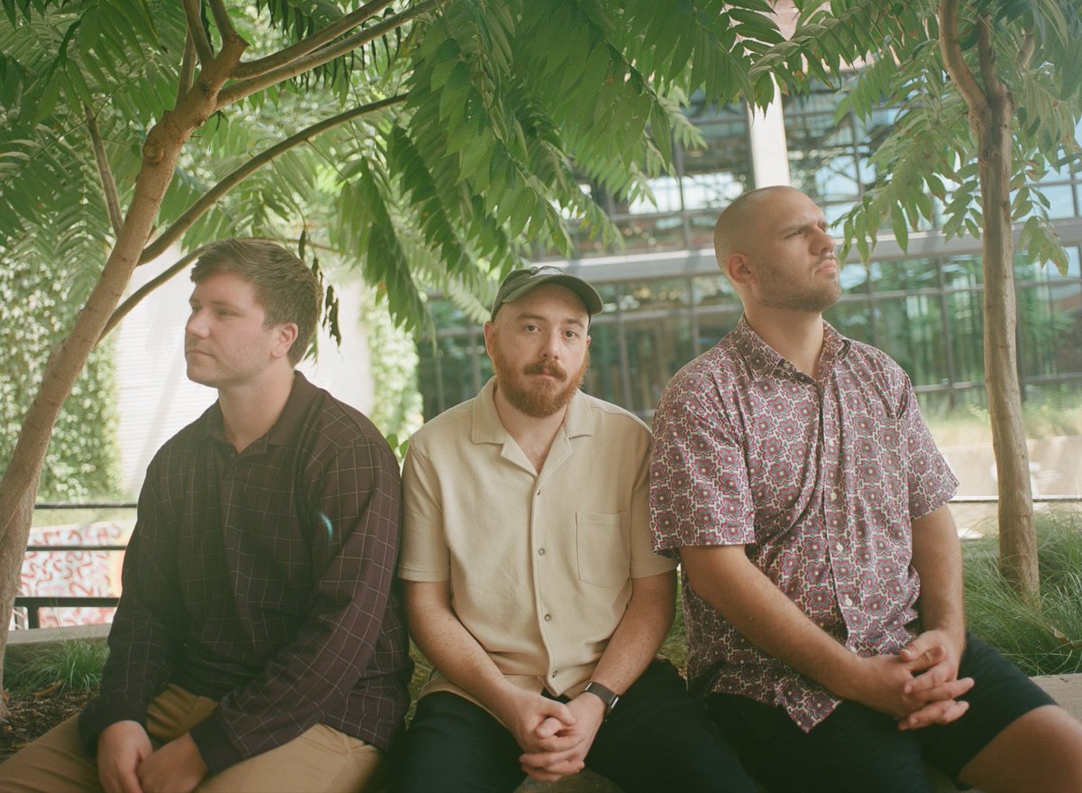 alexmelton's tweet photo. Brand new original single out now via @purenoiserecs - LOOK UP now streaming on @Spotify right here: https://t.co/zxBfVZGcBk https://t.co/23ug0vmZeN