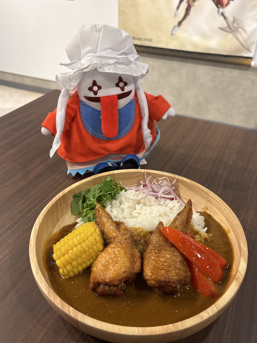 sqex_cafe_shop's tweet photo. ＼本日1月22日は #カレーの日🍛／
SQUARE ENIX POP UP CAFE各店で提供中のカレーメニューをご紹介！

♦東京
FFピクセルリマスター
【FFV】華麗なるビッグブリッジ
(提供期間：1月9日～2月4日)
FFVで印象的なビッグブリッジをイメージしたカレー。
左にはギルガメッシュをモチーフにしたバターチキンカレー
右には闘いのあとに一息つく、ルゴルの森をモチーフにしたほうれん草カレーの合いがけ仕様です。
ライスの上のトッピングで、味もギルガメッシュチェンジ！！

♦大阪
ファイナルファンタジーIX
クイナの大好物入り具だくさんカレー
(提供期間：1月20日～2月12日)
たくさんの具材やピリッと痺れる山椒もかかた欲張りカレー！
大好物の“アレ”をイメージした手羽餃子も入っています

どちらも期間限定なので、お見逃しなく👀
#sqex_popup_cafe
