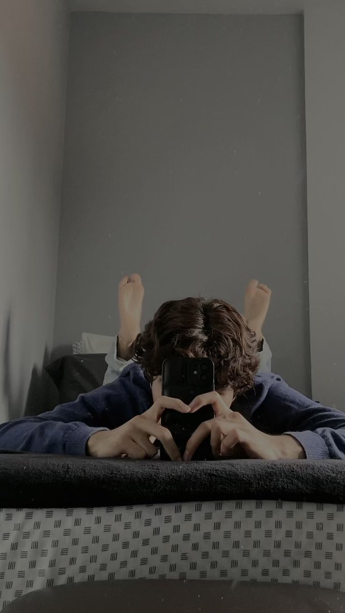 ticklemesoft19's tweet photo. #Feet #boy #feetfetısh #socks https://t.co/x7cXuRkMWB