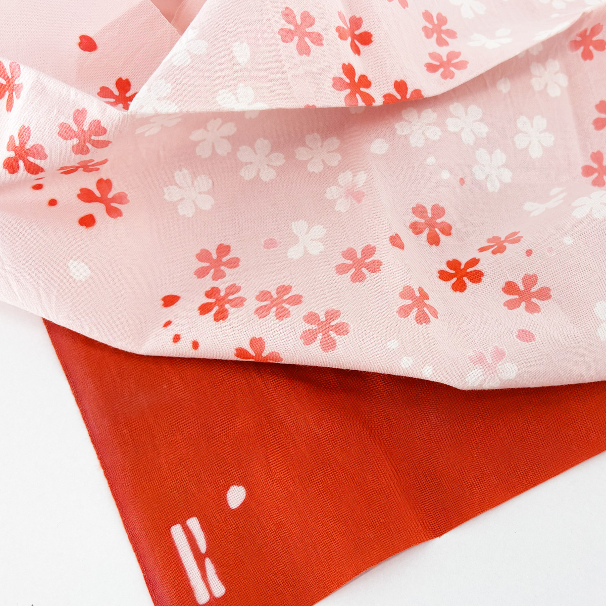 🌸春の訪れを告げる花、桜🌸
人気の『うつろい桜』注染手ぬぐい3枚セットとして、数量限定・特別価格で販売してます。

ぜひご覧になってくださいませ♪

jikan-style.net/blog/archives/…

#桜 #春のしつらえ #季節を楽しむ #日本の四季 #和のある暮らし #春支度 #うつろい桜手ぬぐい #注染手ぬぐい #手ぬぐい