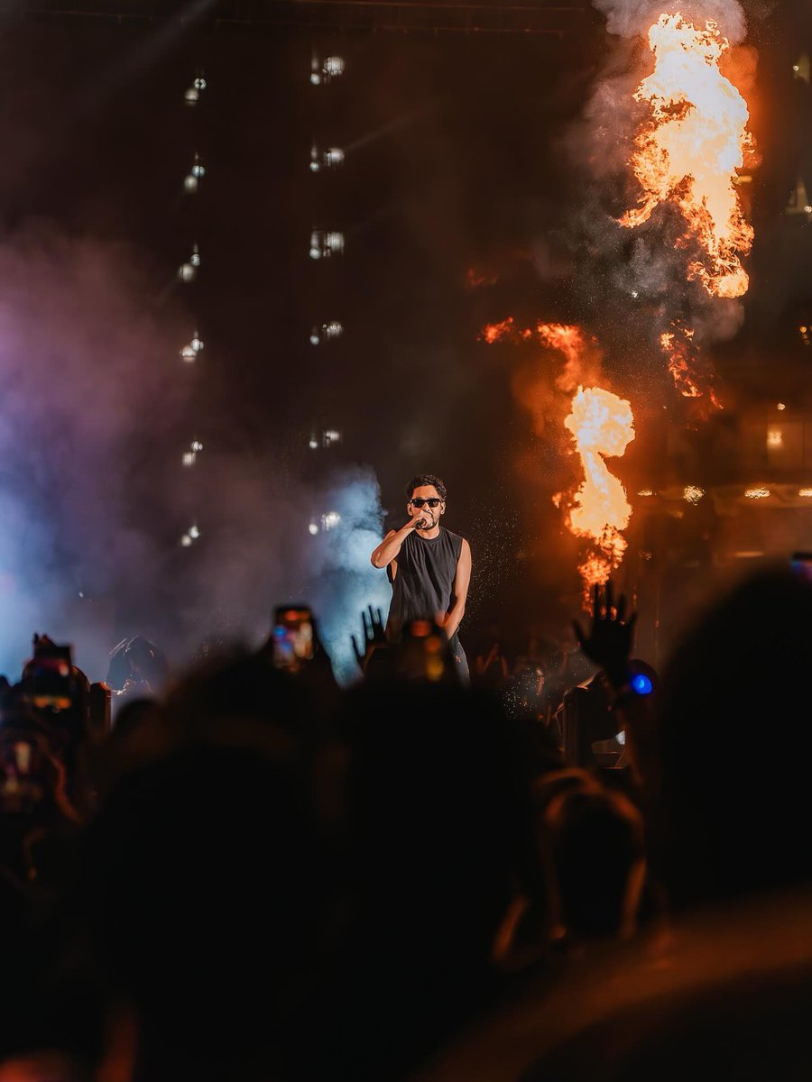 hiphoptamizha's tweet photo. A sold out stadium 🙆🏻‍♂️ Malaysia loves Hiphop Tamizha ❤️ But Hiphop Tamizha loves Malaysia moreeeee 🫶🤷🏻‍♂️😍 

Nandri Malaysia 🫶 Nandri #dontrunawayasia.my  ❤️ https://t.co/iigiumzDyL