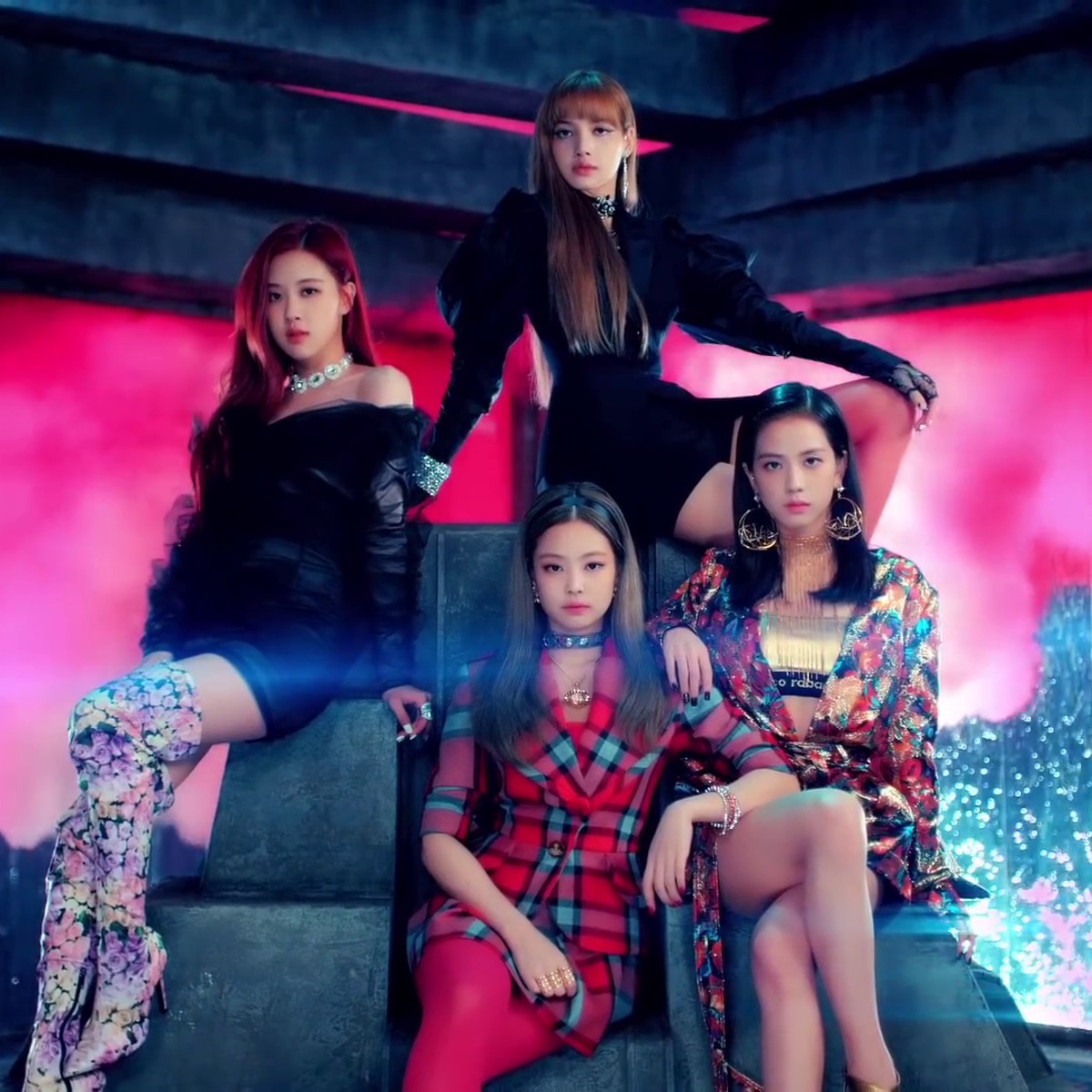 lovskpinks's tweet image. GETTING READY                   TO MAKE HISTORY