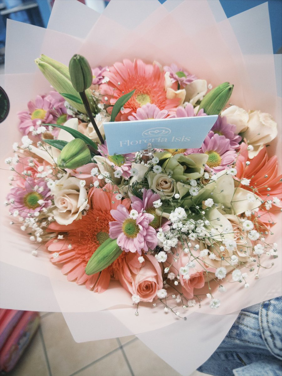L_zbthh's tweet photo. Claro que recibí la sorpresa más preciosa del amor de mi vida, que felicidad tener a un hombre que hace todo por verme feliz aún a la distancia💕🥰 https://t.co/GJlXMdTNjk