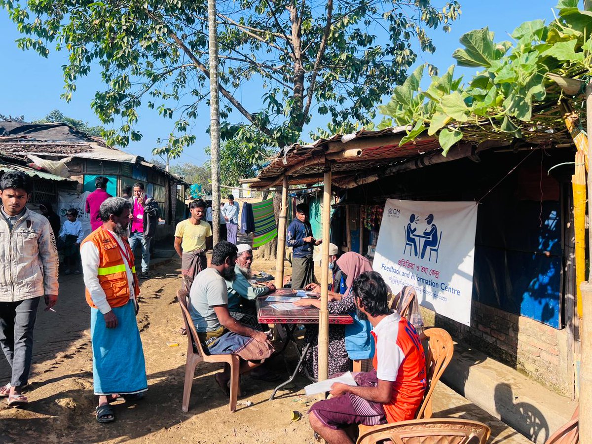 IOMBangladesh's tweet image. 🔥 A devastating fire broke out early today in a #Rohingya camp in Cox's Bazar 🇧🇩, damaging 500+ shelters &amp;amp; camp-based facilities.

🙏 #Refugee volunteers + 🇧🇩 Fire Brigade contained the fire after several hours. IOM teams are on the ground responding to urgent needs.