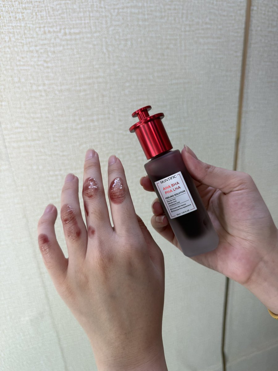 Maypink_mp's tweet photo. รอยคล้ำจัดการด้วยเซรั่ม peeling ของ #skintific ทาบริเวณรอยคล้ำ 1 นาที แล้วล้างออก จะช่วยผลัดเซลล์ผิวที่ตายแล้วให้กระจ่างใสขึ้น ใช้คู่กับมอยส์เจลจะช่วยบำรุงและกักความชุ่มชื้นของผิว

ปล.ตัวมอยซ์เมย์ใช้หมดไปหลายกระปุกแล้ว ของเค้าดีจริง❤️ #ใช้ดีบอกต่อ #ของดีบอกต่อ https://t.co/8heFpegyJp