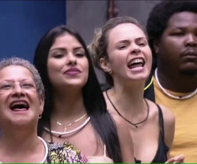 marinhotuita's tweet image. pra que não se esqueçam que a 10 anos atrás ela já era o que é; como disse bial “você generosa viu a solidão de ronan e o trouxe de volta, você esperta percebeu o brilho de munik e com ela formou” 🩷