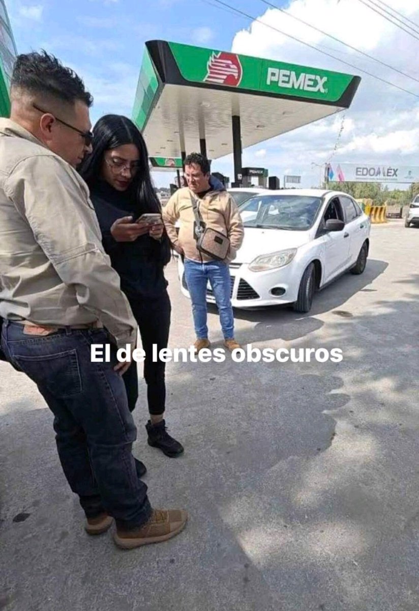 Solo que sea anonimo brou por que aún los veo y me han parado 2 veces los mismos p*tos hambreados

HACE UN AÑO este puerco de la foto me marcaron el alto en Ojo de Agua tecamac Edo Méx igual venían 3 más en el charger blanco me pararon traía una yo una BMW X5 blanca  venía con mi