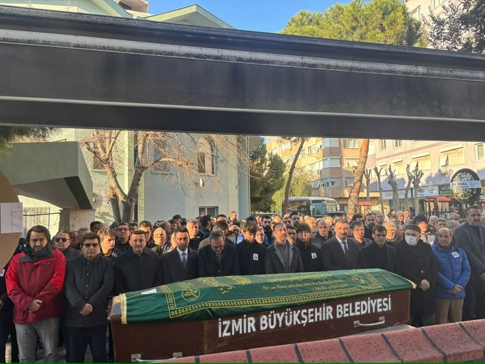 akkadinbayrakli's tweet photo. Bayraklı İlçe Kadın Kolları Başk. Meclis Üyemiz @Dilekzkanimek1 'in babası Mehmet Özkan amcamızın vefatı nedeniyle Özkanlar Camiinde cenaze merasimine katılım sağladık. 
Cenazemizde yanımızda olan @kasapoglu  @avhamzadag 
@TarkanDuzman  @MahmutBadem  @SAITBASDAS @EmelDalkirann https://t.co/jeXlPRly7v