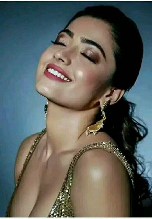 बून्द बून्द मद चूवता, 
स्वेद उठे सब देह,      
झर झर मैं बहती सखी , 
जैसे बरसे मेह....