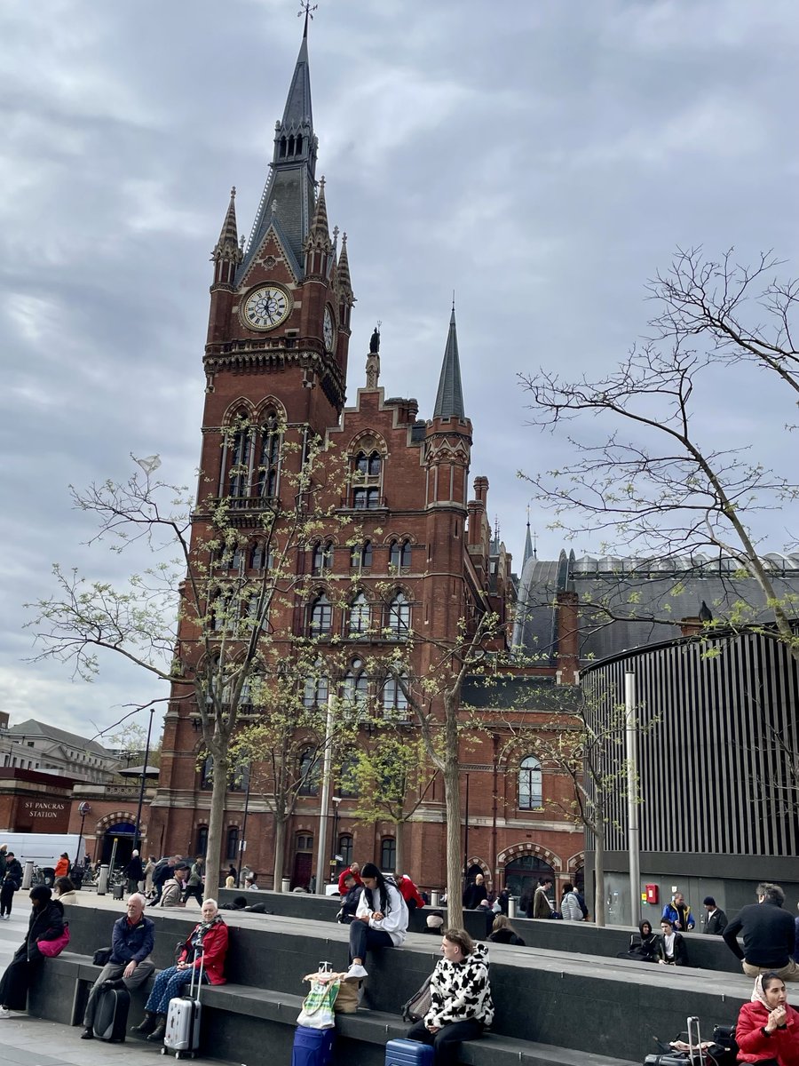 MinGreenwich's tweet photo. 9 Apr 2024 - Grateful to have a security guard led us to Renaissance hotel through a shortcut. We're amazed by a breathtaking lobby under a glass ceiling. Excited to discover the famous staircase, impressed by the tidy restroom which were all unforgettable. https://t.co/YBZY9Xj48o