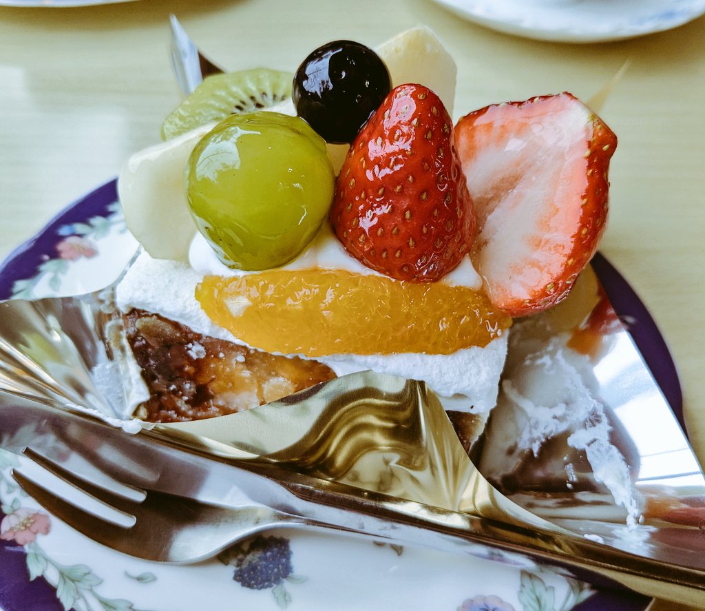 ayak009's tweet photo. 久しぶりの平日ランチデート！何を食べるか迷ったあげく、落ち着いて食べられるお店で、天ざるそばとケーキを味わう(*´ｪ`*) https://t.co/b4FfuRGIDs