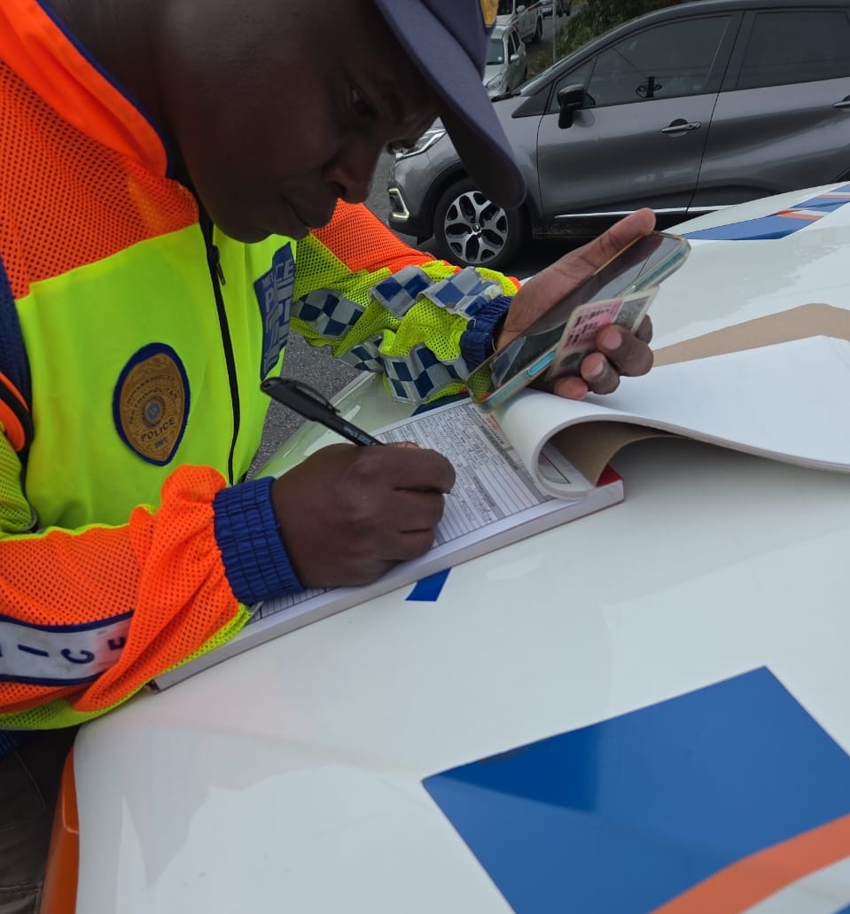 JoburgMPD's tweet image. 📢 JMPD SCHOLAR TRANSPORT OPERATIONS 🚔🎒

​Ensuring the safety of our future leaders is a priority. Our officers are out in full force across the City of Johannesburg conducting scholar transport compliance checks.

​We are focusing on:

✅ Vehicle roadworthiness &amp;amp; licensing
✅…