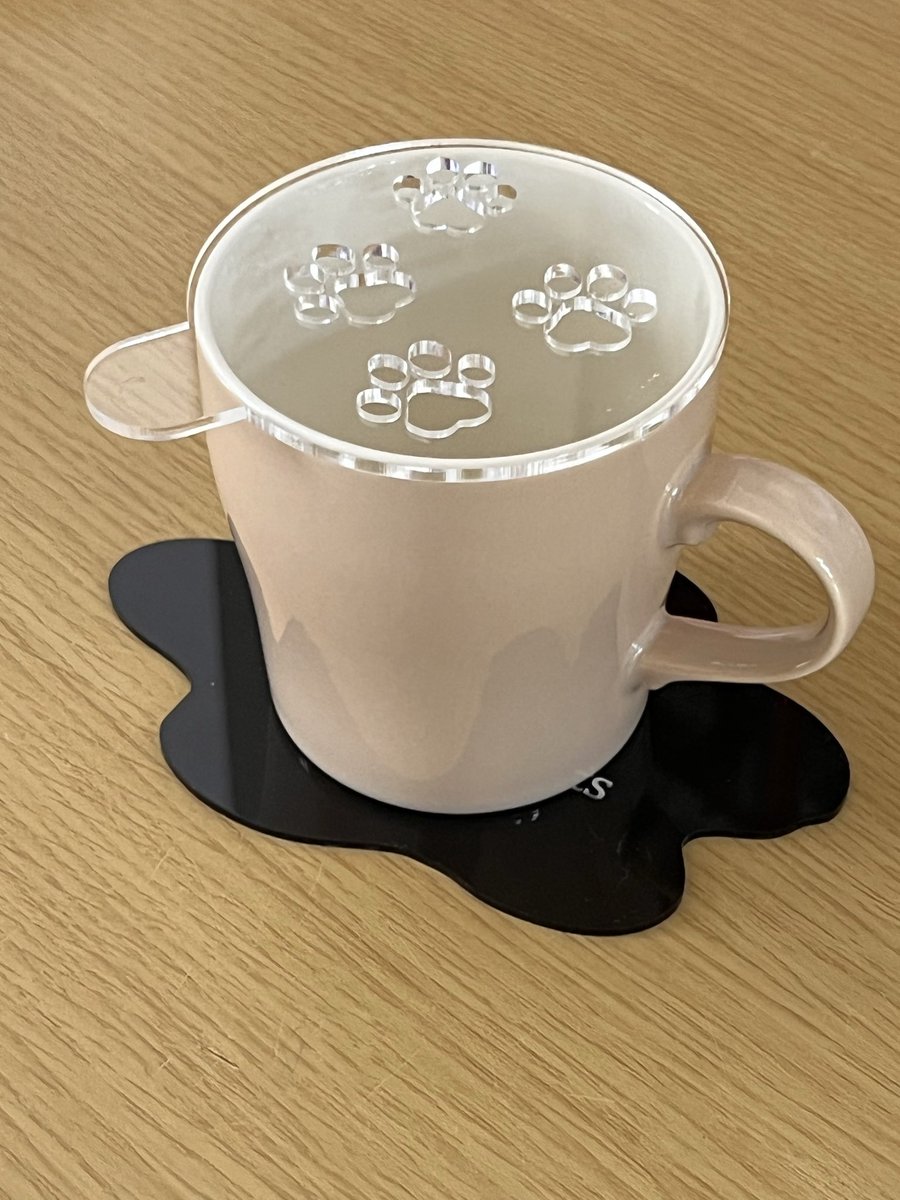 EHEH0817's tweet photo. xtoolのコーヒーの企画に参加しようと思ってコースターとステンシルと看板的な物を作りました☕️

折り紙の裏に簡単すぎるイメージを描いて←
そこからこんな感じに完成しましたー笑

謎の四角は採用されず😂

#f1ultra #p2 #xtooljp https://t.co/erUDxjLWyD