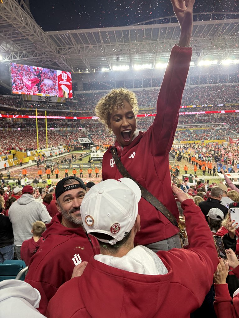 sagesteele's tweet image. ❤️🤍