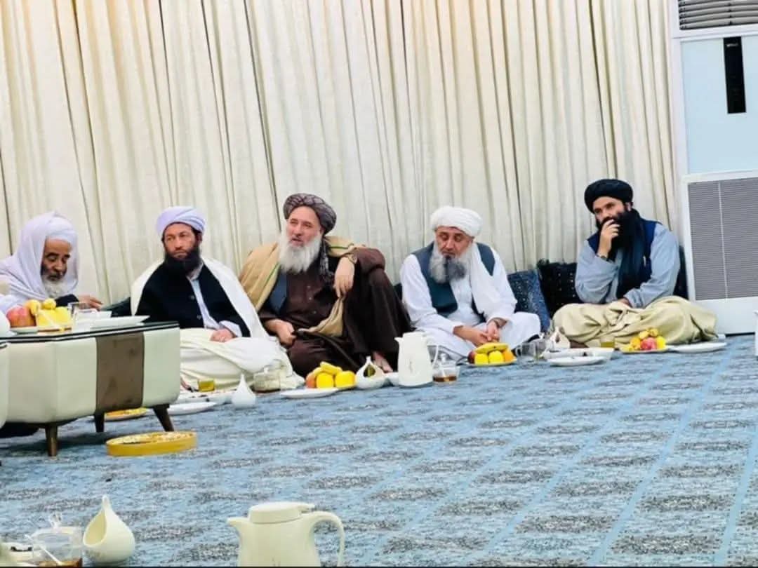 دحق علماوو مجلس هم خوږ وي

*د ښو خلڪو په ملگرتیا؟*

او د ښو ڪتابونو په مطالعه د انسان هیڅڪله
نه پیښمانه ڪیږی دې نړۍته ډير ڪسان راځي اوځي!
*تر ټولو ښه ڪسان هغه دي*
*چي دخلڪو په زړونو ڪي پاتې شي!!!*