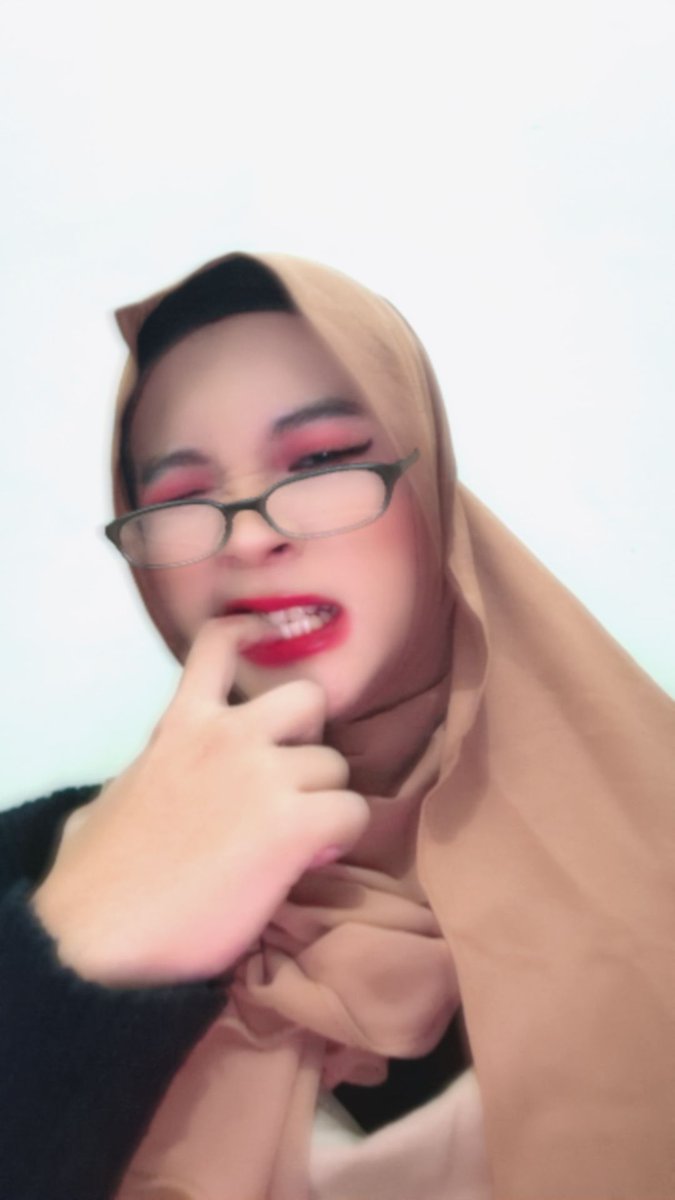 akunwialt's tweet photo. Siang semua 💋
Maap jelek masih belajar makeup 😋 https://t.co/KCZWQxtpR4