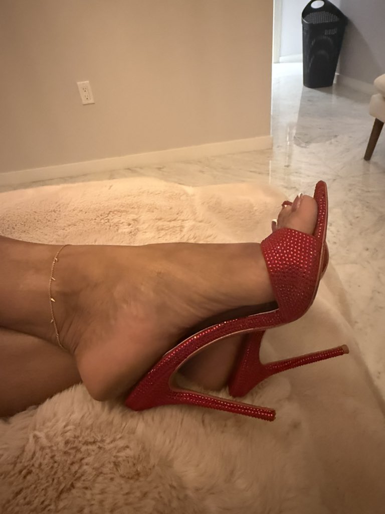 My friend wants to know if her feet are good enough for the community… what do we think?
