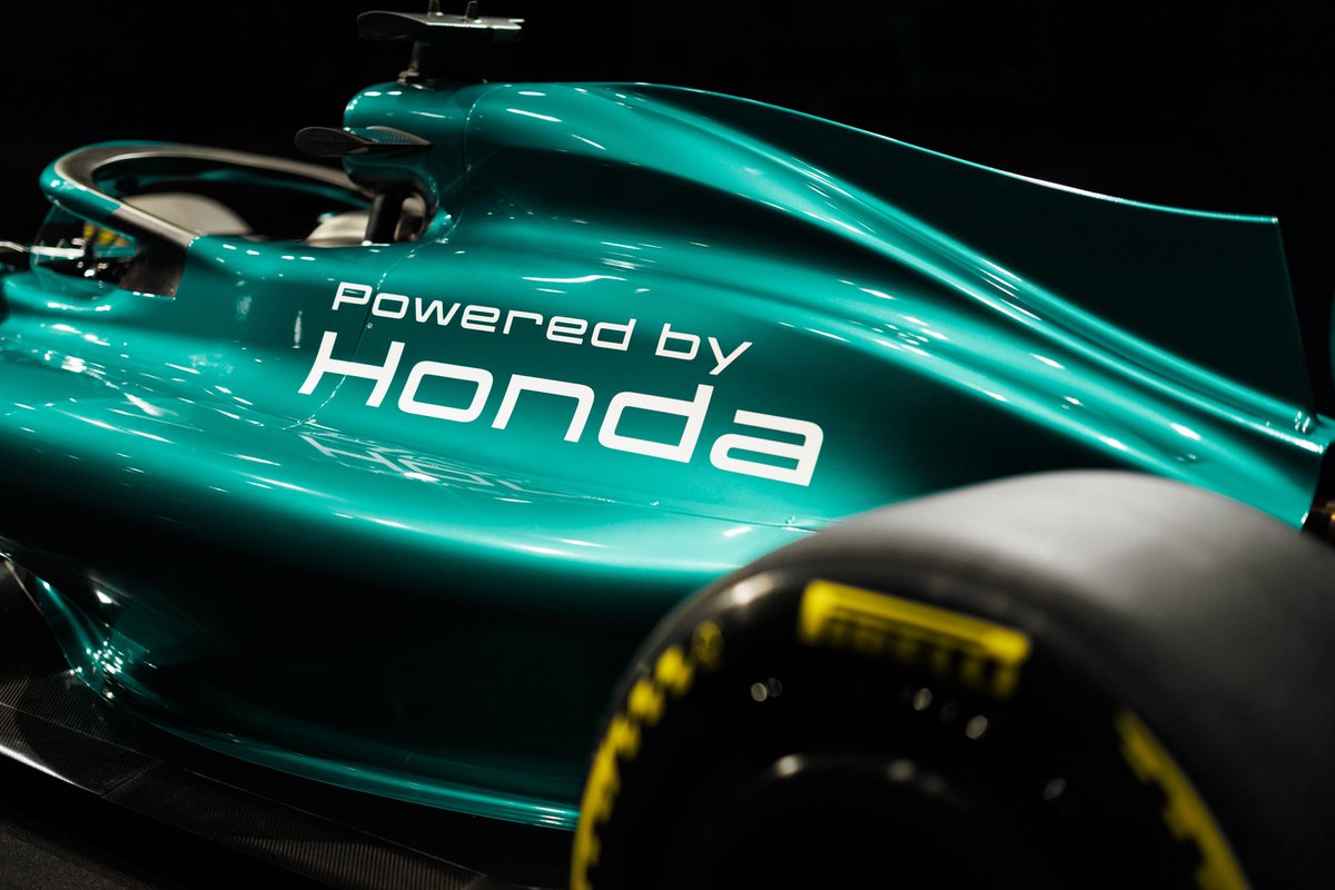 Honda rilis tampilan branding baru mereka di Aston Martin!

Logo baru Honda nantinya akan menempel di mobil Aston Martin, serta power unit Honda RA626H, yang akan turun di Formula 1 musim ini.