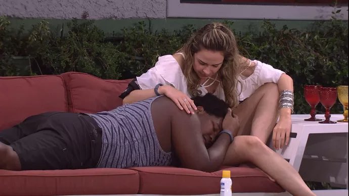 tuitevictor's tweet image. matheus e aline no quarto dizendo que a ana paula se aproximou da tia milena, dando a entender que seria por ela ser uma mulher preta, mas esquecem que no bbb16 a ana paula já era assim com o ronan.