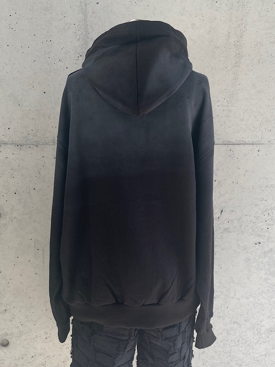 hellcatpunks's tweet image. ♠︎NEW ITEM♠︎
ブラックのグラデーションがクールな「HUNDREDCLUB」のフーディー
袖口と裾はリブで冷たい風の侵入を防ぎ機能面も◎
ビッグシルエットで男女問わず着用可能です

★グラデーションフーディー
hellcatpunks.com/i/HRC-PK0003