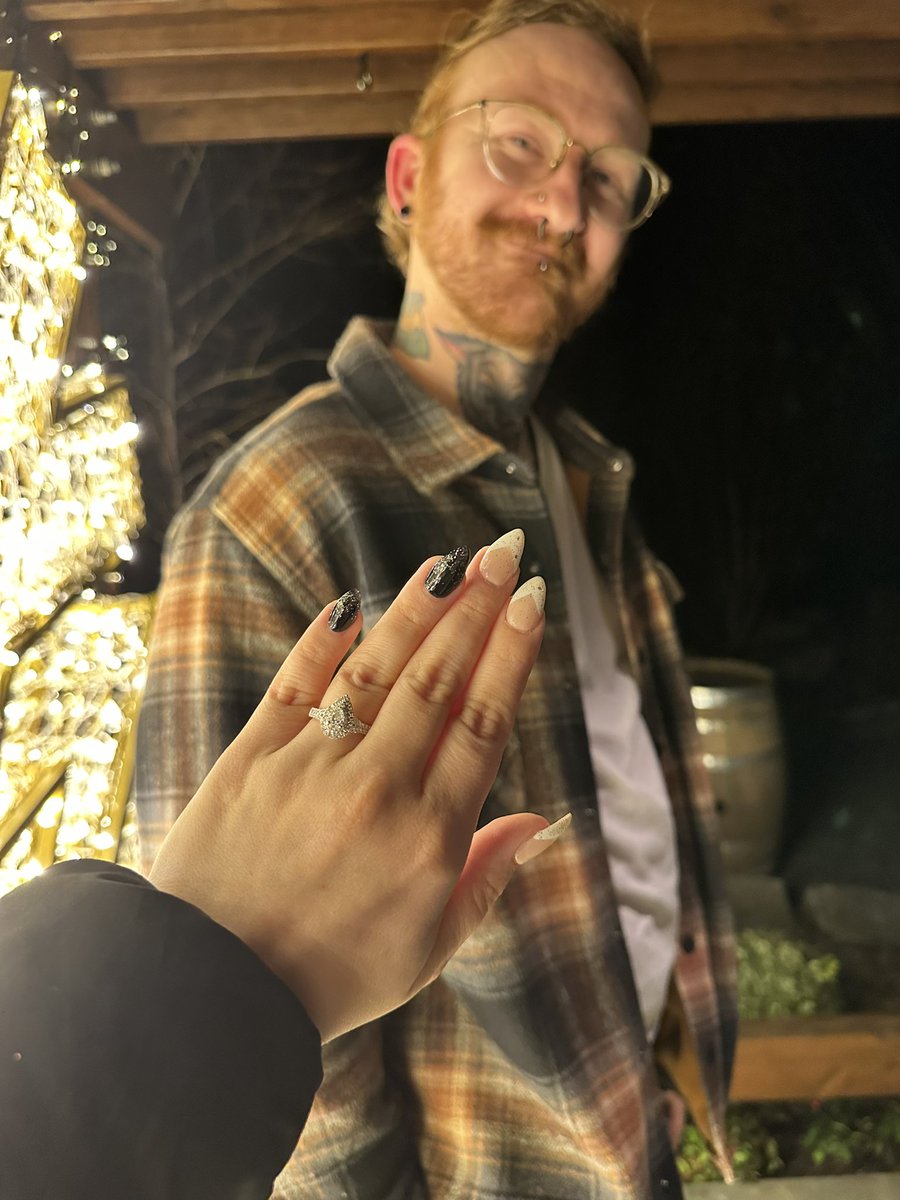 Sinpaiin's tweet image. ENGAGED 💍🥰