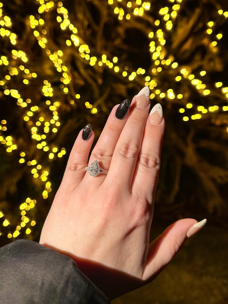 Sinpaiin's tweet image. ENGAGED 💍🥰