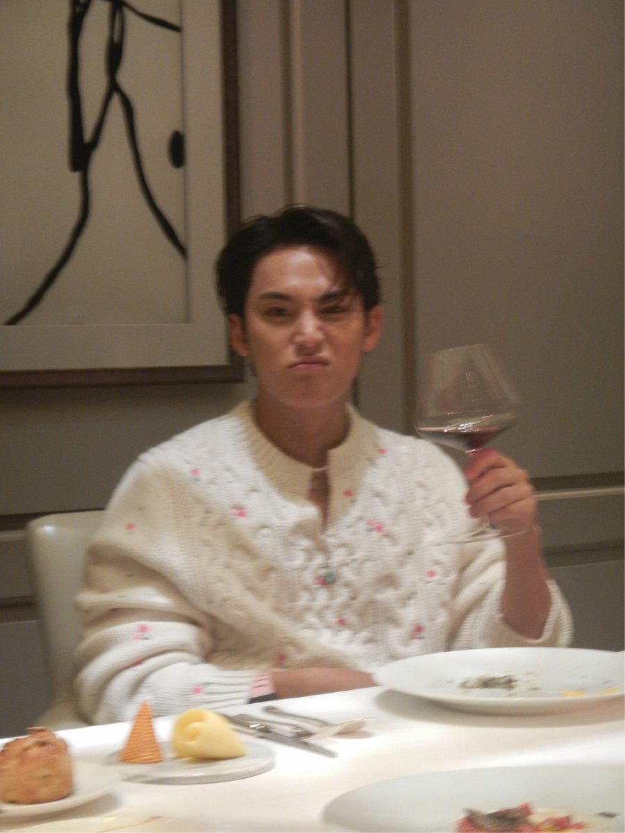 mingyu is so pookie here bcs no matter how crazy rich he be looking dripped up with the brand from head-to-toe, he’d still manage to look GOOFY and very mingoo-full i love him so much bro