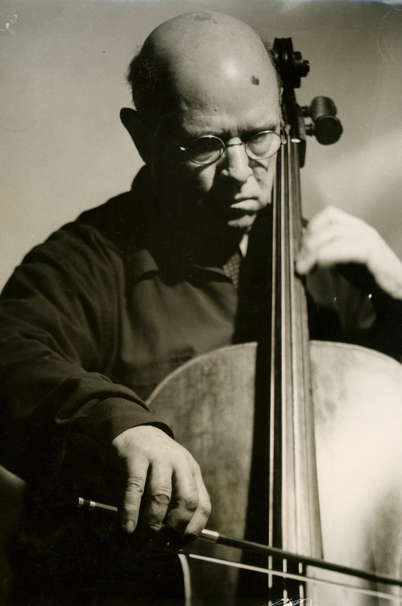 El 20 de gener de 1939 la Universitat de Barcelona va investir Pau Casals, Doctor Honoris Causa.
Al cap de 6 dies, Barcelona va ser ocupada i, 48 hores després, els rebels van procedir a la depuració de la Universitat, depuració que tb patirien el Barça, la Caixa, l'Ajuntament...