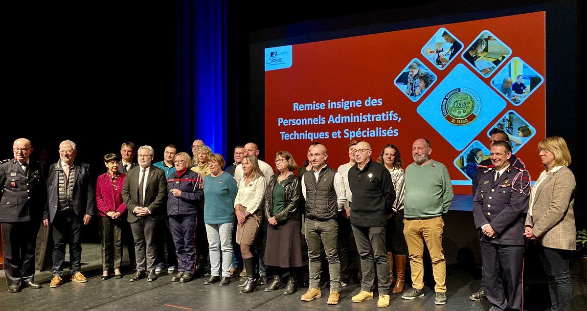 #Voeux2026✨ | Cérémonie des vœux du SDIS 86 en présence d’Alain Pichon, Président du Département, autour de Benoît Coquelet, Président du SDIS de la Vienne et des équipes du SDIS dirigées par Marc Horeau, Contrôleur général 🙌

🙏 Merci aux sapeurs-pompiers professionnels et