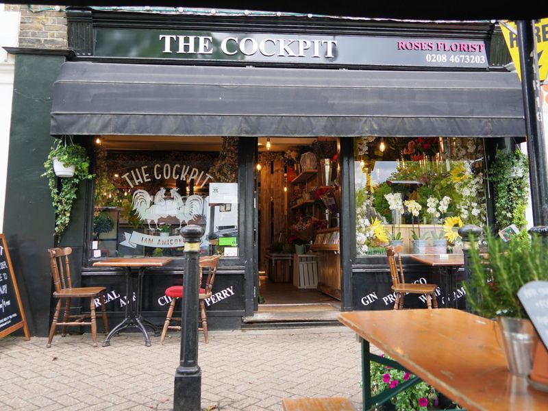 CAMRAbromley's tweet photo. Tomorrow (21st) we have a branch social at The Cockpit, Chislehurst to celebrate the pub being judged runner up in the Greater London CAMRA Pub of the Year competition. All welcome to join us congratulate the team and enjoy some great beer. Details here: https://t.co/P3qotYMwrf https://t.co/Wg8pYtJkc2