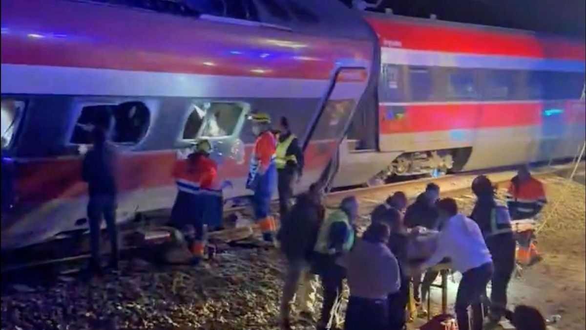 Si no sacamos una lección de todo esto que haga más difícil que vuelva a suceder, sí que estaremos faltando al respeto de los fallecidos.

Lo que vemos detrás de cada tragedia es siempre lo mismo, políticos analfabetos colocando amigos mediocres en puestos de dirección en