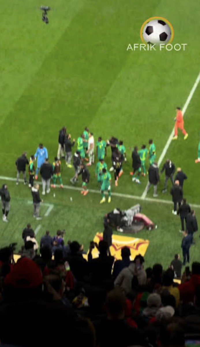 Lahcenhaddad's tweet photo. Le Sénégal a gagné la Coupe. Mais il a perdu une bataille d’image.
Et la question est simple : quelle image du football africain voulons-nous projeter au monde ? Celle de l’excellence… ou celle des polémiques, des walk-off et des violences en tribunes. 

@CAF_Online @FIFAcom @beINSPORTS_FR @France24 @FRANCE24Afrique @BBCAfrica @AJEnglish @ActuFootAfrique @InstantFoot @RADIOMARSma @SNRTnews @Le360fr @Moroccanfoot94 @TFT_Morocco