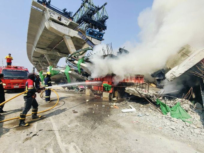 พระราม 2 อีกแล้ว! ซากเครนถล่มเกิดเพลิงลุกไหม้ซ้ำ! จนท.ระดมฉีดน้ำสกัดวุ่น 🏗️🔥

#พระราม2อีกแล้ว #ไฟไหม้พระราม2 #เครนถล่ม #อุบัติเหตุพระราม2 #สมุทรสาคร #ข่าวด่วน #คมชัด