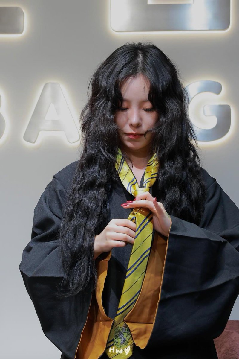 260117 Taipei Fansign

🔗 threads.com/@_wheeeeeeeee/…
<a href="/WheeIn_0fficial/">휘인(Whee In)</a> #WHEEIN #휘인 #フィイン #丁輝人 #마마무 #Mamamoo