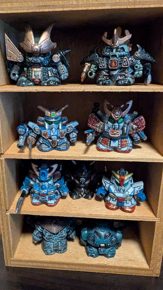 セリアでガン消し収納兼、ディスプレイにぴったりな仕切を発見😄