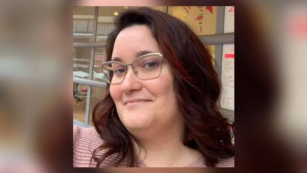 duralexsl's tweet image. 🔴⚖️ Mâcon (71) - Alors qu'elle est mise en examen pour s'être fait passer pour un médecin pendant 4 mois (𝟮 𝗽𝗮𝘁𝗶𝗲𝗻𝘁𝘀 𝗺𝗼𝗿𝘁𝘀), Samantha A. jugée pour avoir falsifié des documents pour s'inscrire en Master.

Peine : 8 mois avec sursis prob.

Peine encourue : 5 ans de…