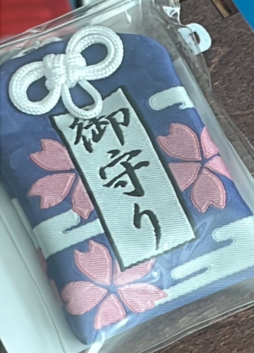 덴꼼마 29,900 랜덤깡 구매하기 
무드등이랑 유리컵세트, 헤카 부적 왔네요 ㅇ//ㅇ🫶 
헤카 부적 제외하고 두개는 처음봐... 무드등도 디자인 예쁘고, 컵은 크리스마스 디자인가바요 기여워🥰