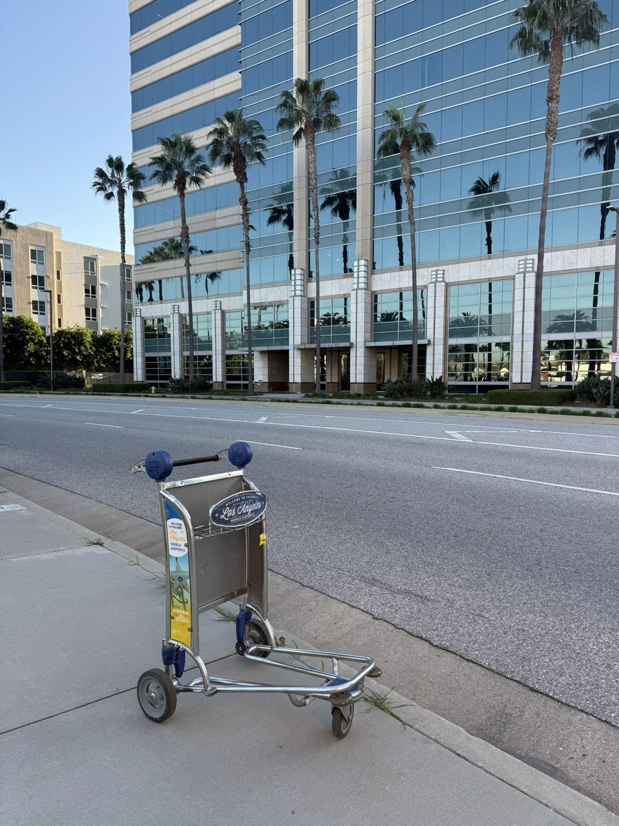 rulerk's tweet photo. @flyLAXairport You seem to have lost a trolley on Center Drive near the HH Mall. https://t.co/i5ttS4Bzt4
