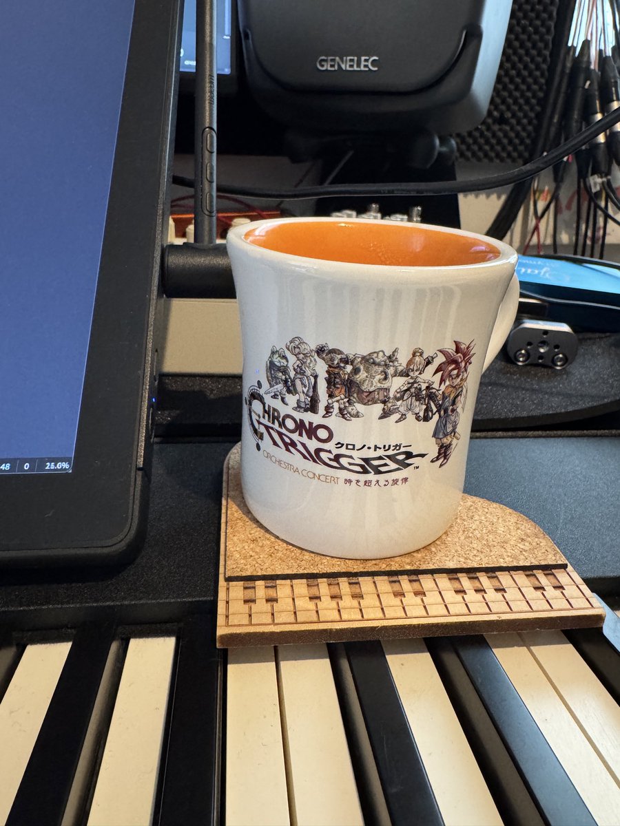 YasunoriMitsuda's tweet image. スクエニさんからクロノ・トリガーのコンサートグッズ一式が届きました。ありがとうございます。しかし、一番見たかったパンフレットが無かったので増販したらください！よろしくお願いします😄早速、マグカップでコーヒー飲んでます。ともあれ、コンサートは大盛況だったみたいで本当に良かったです。